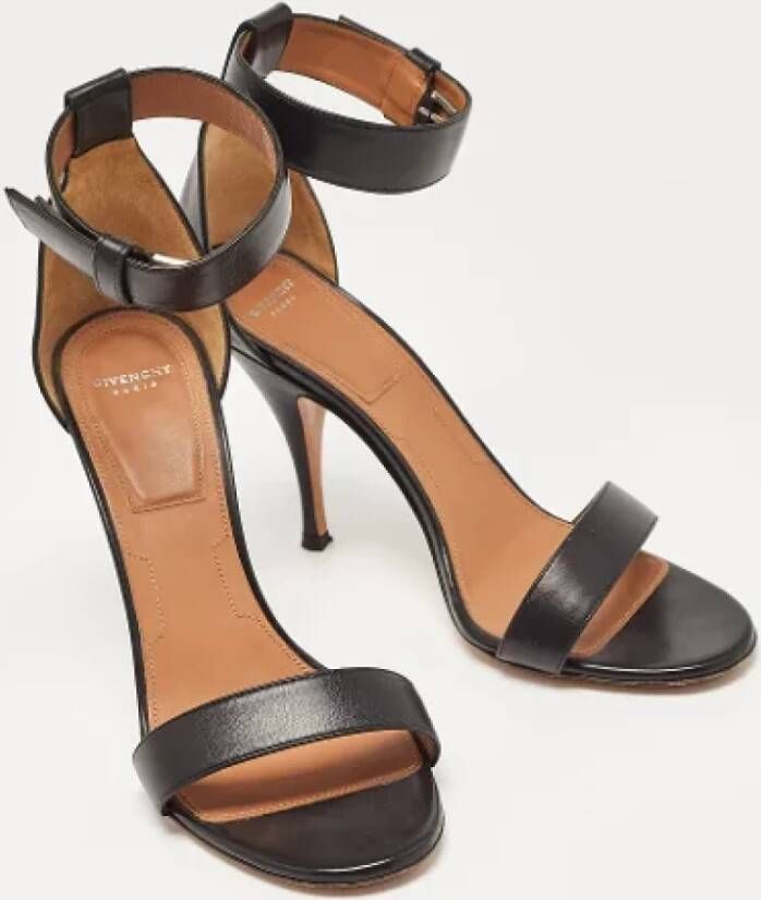 Givenchy Pre-owned Leather sandals Black Dames