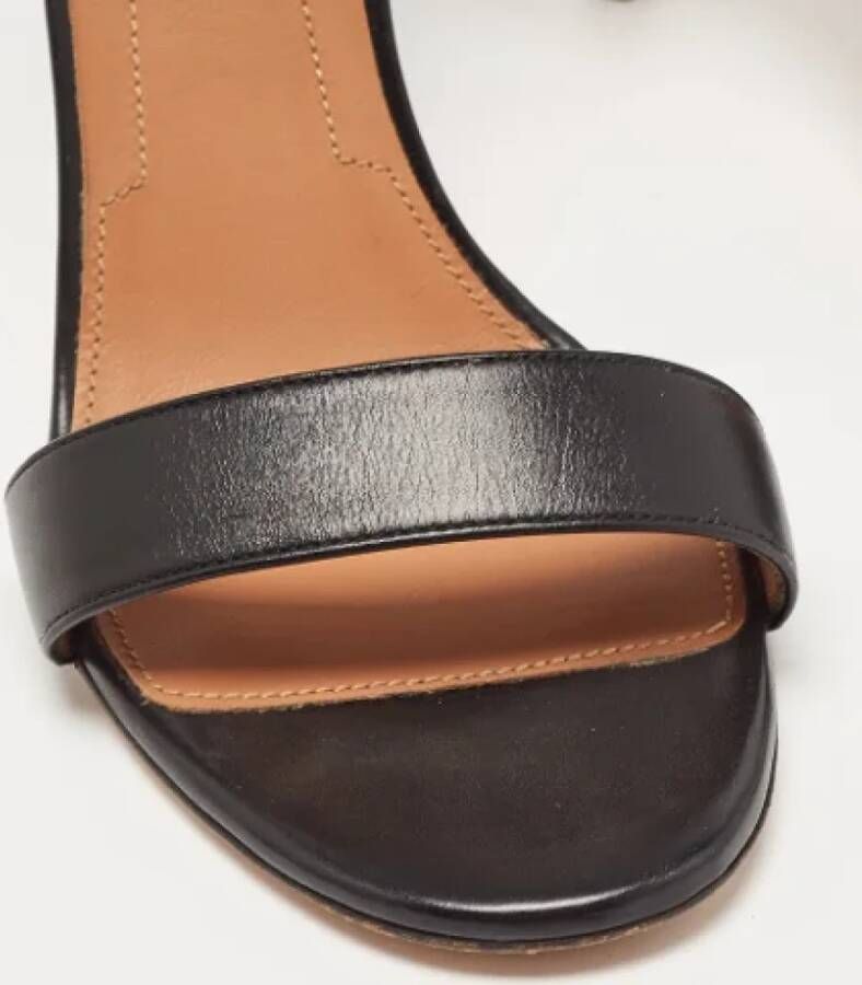 Givenchy Pre-owned Leather sandals Black Dames