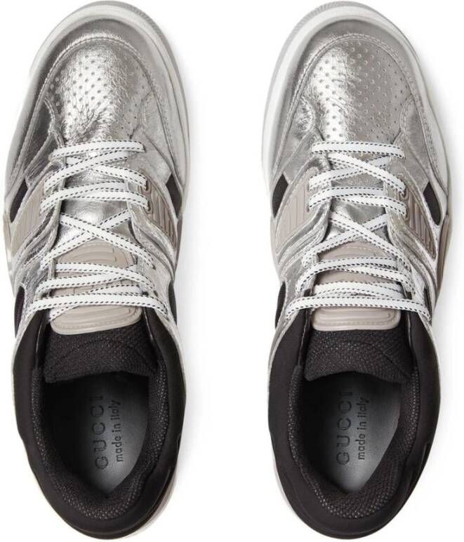 Gucci Leren mandje sneakers met geperforeerd detail Gray Heren