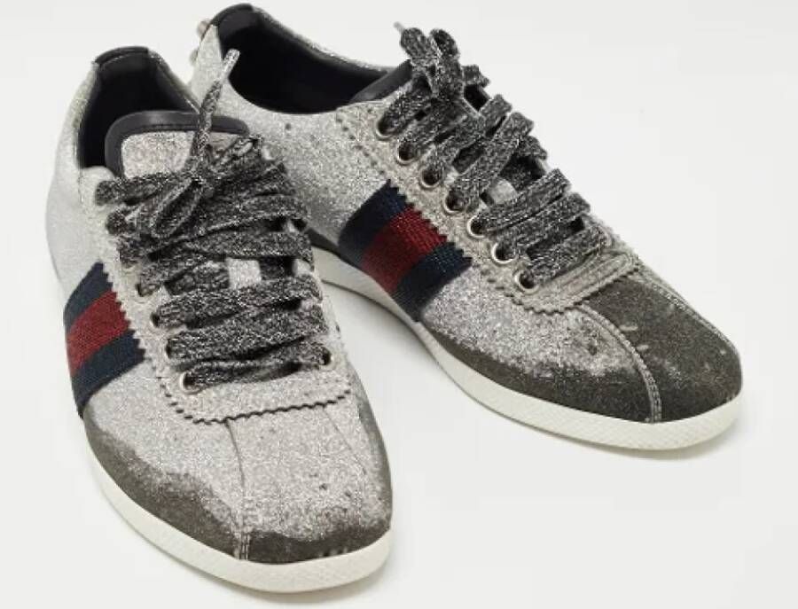 Gucci Vintage Pre-owned Fabric sneakers Gray Dames
