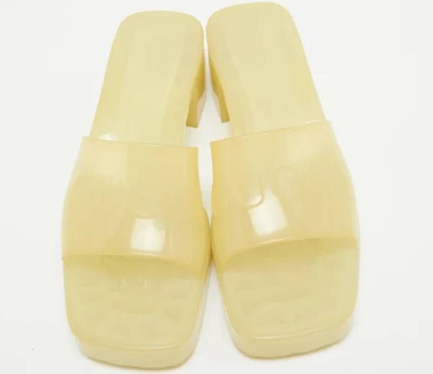 Gucci Vintage Pre-owned Rubber sandals Yellow Dames