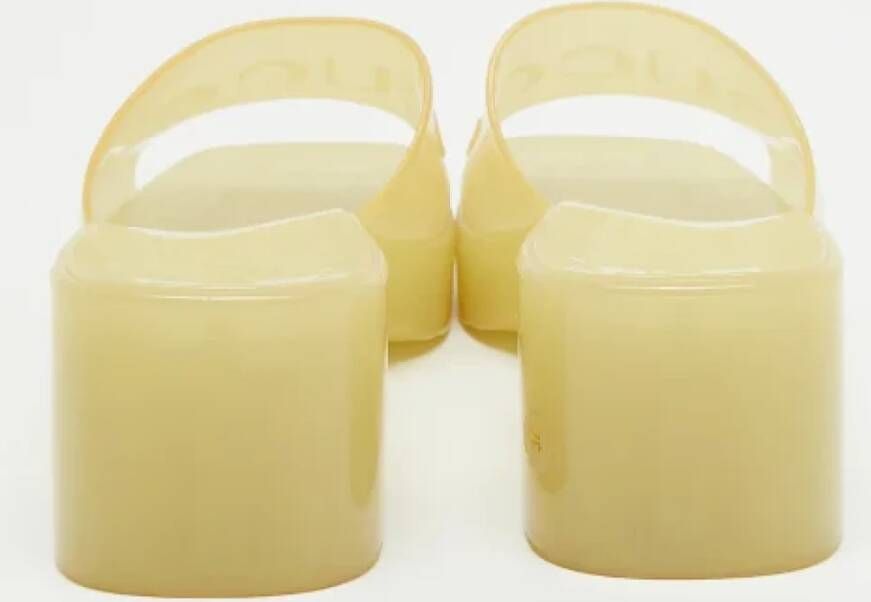 Gucci Vintage Pre-owned Rubber sandals Yellow Dames