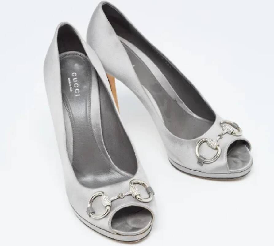 Gucci Vintage Pre-owned Satin heels Gray Dames