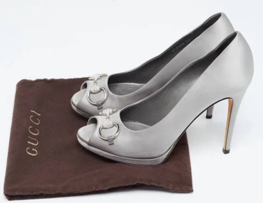 Gucci Vintage Pre-owned Satin heels Gray Dames