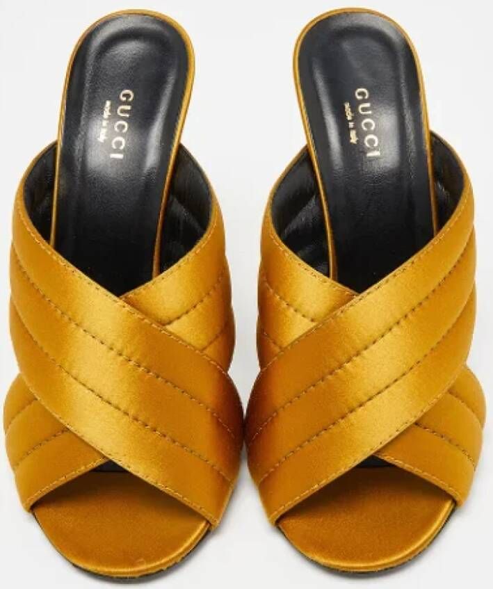Gucci Vintage Pre-owned Satin sandals Yellow Dames