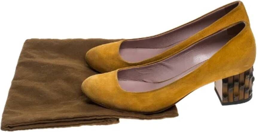 Gucci Vintage Pre-owned Suede heels Yellow Dames