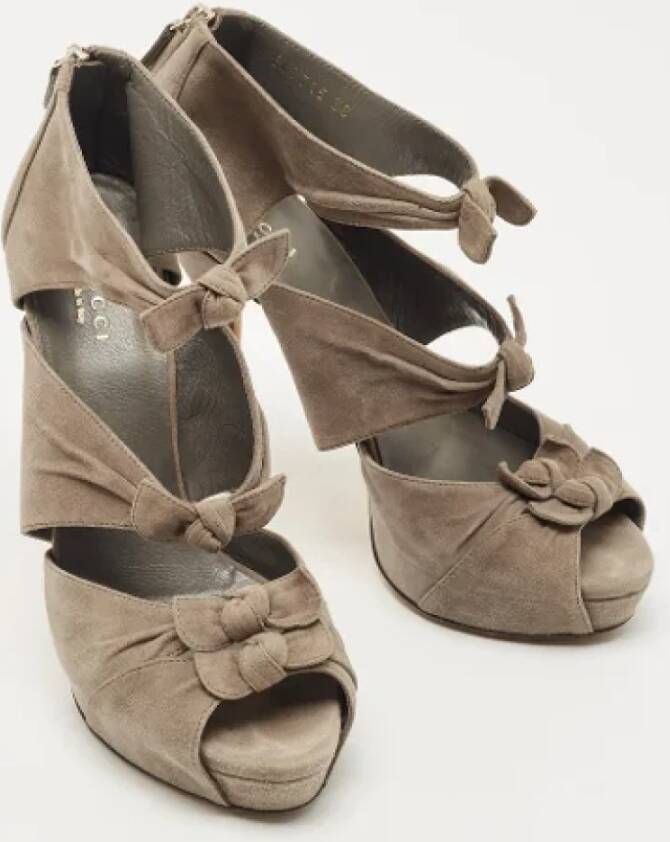 Gucci Vintage Pre-owned Suede sandals Gray Dames