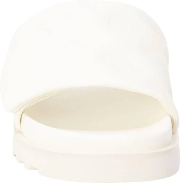 Guess Modieuze Dames Sliders voor een Stijlvolle Look Beige Dames