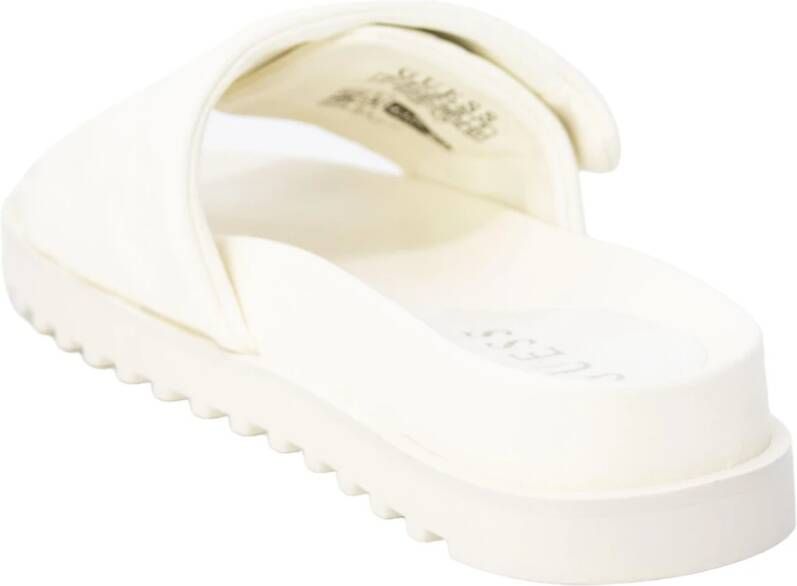 Guess Modieuze Dames Sliders voor een Stijlvolle Look Beige Dames