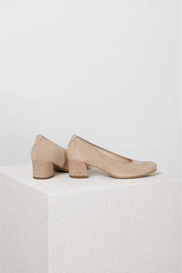HASSIA Creme Suède Pump met 5 cm Hak Beige Dames