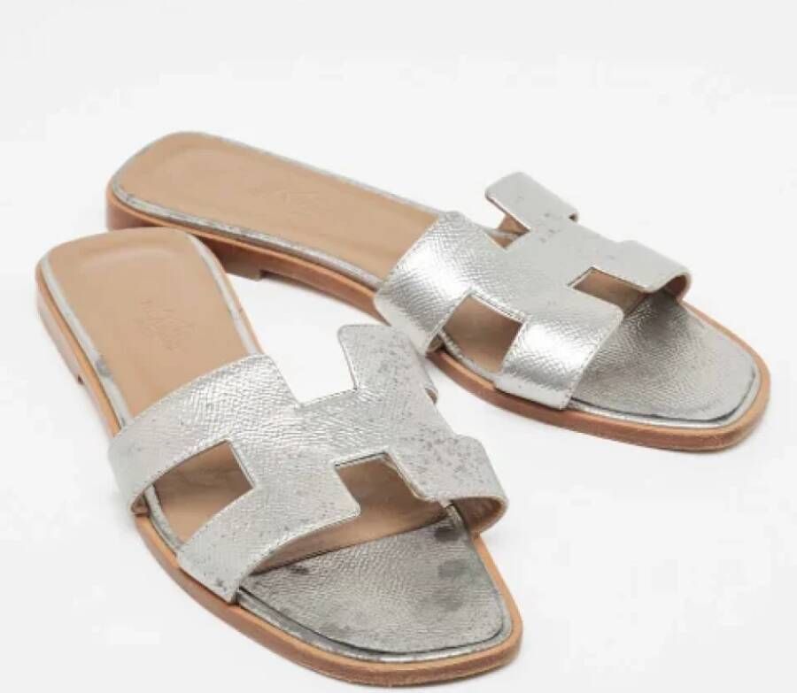 Hermès Vintage Pre-owned Leather sandals Gray Dames