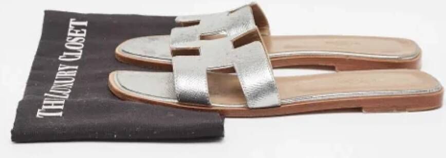 Hermès Vintage Pre-owned Leather sandals Gray Dames
