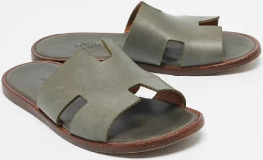 Hermès Vintage Pre-owned Leather sandals Gray Dames