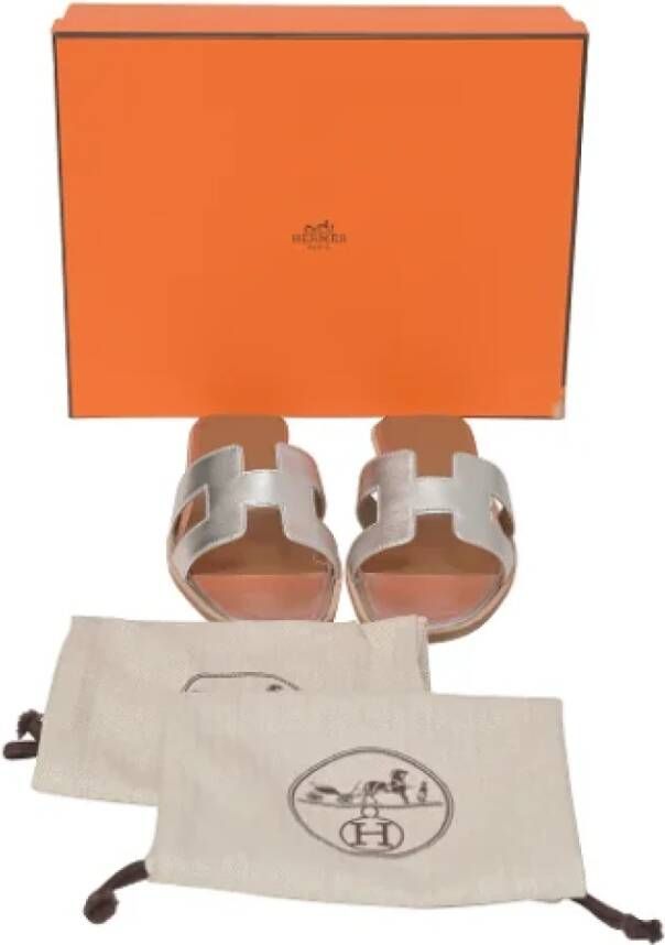 Hermès Vintage Pre-owned Leather sandals Gray Dames