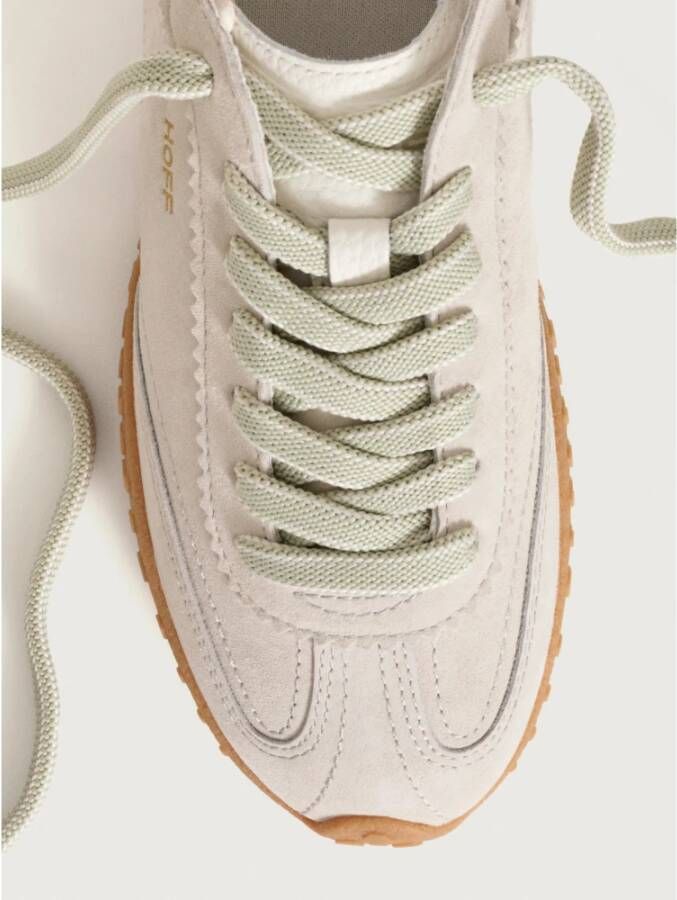 Hoff Monokleur Suede Sneaker met Wit Detail