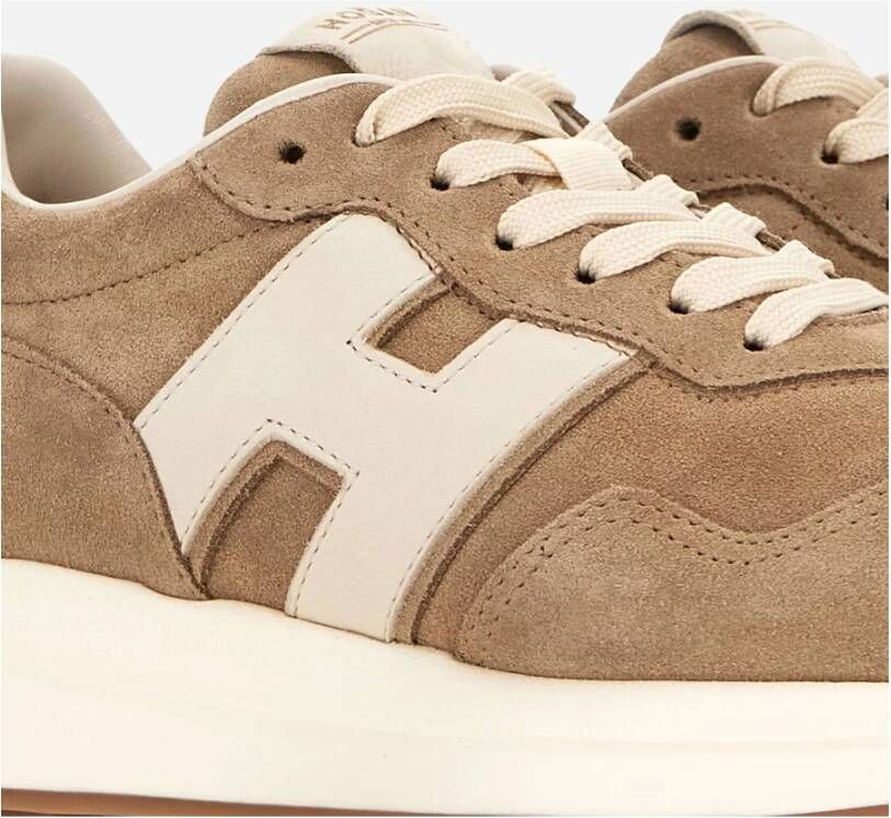 Hogan Beige Sneakers met Retro Touches