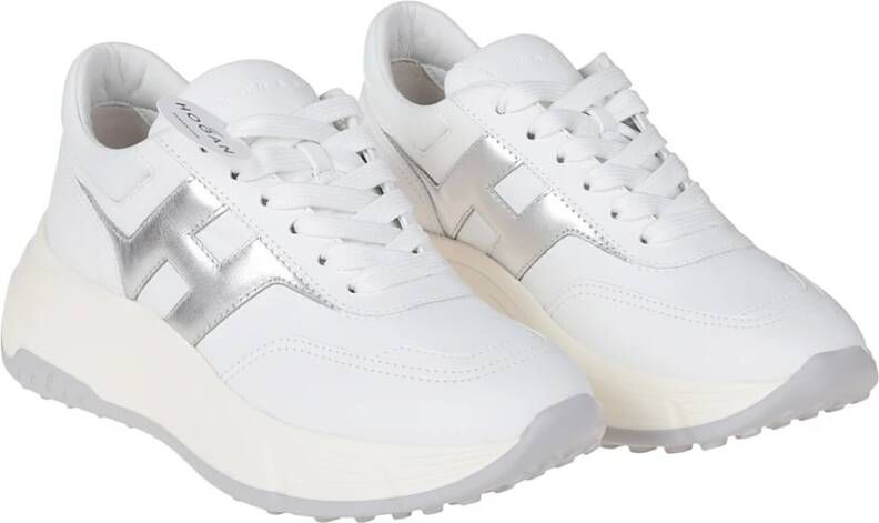 Hogan Logo Patch Sneakers met Ronde Neus