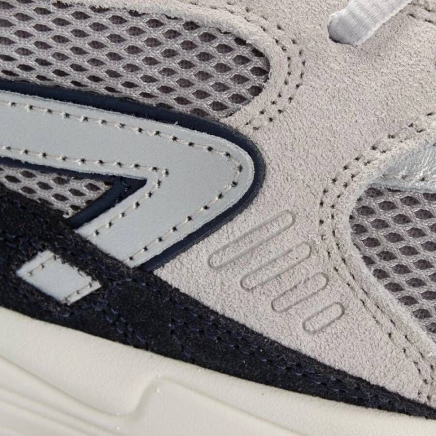 HUB Moderne Cement Sneaker met Zilveren en Marineblauwe Accenten