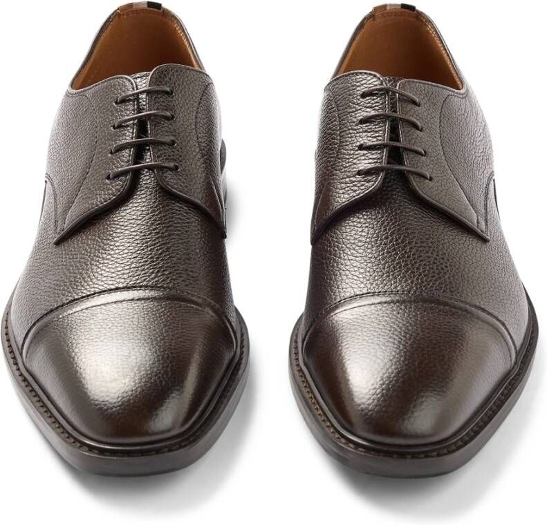 Hugo Schoenen met veters