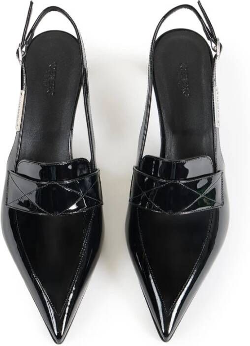 Iceberg Zwarte Lakleren Slingback met Puntige Neus en Mocassin Halslijn en Kitten Hak