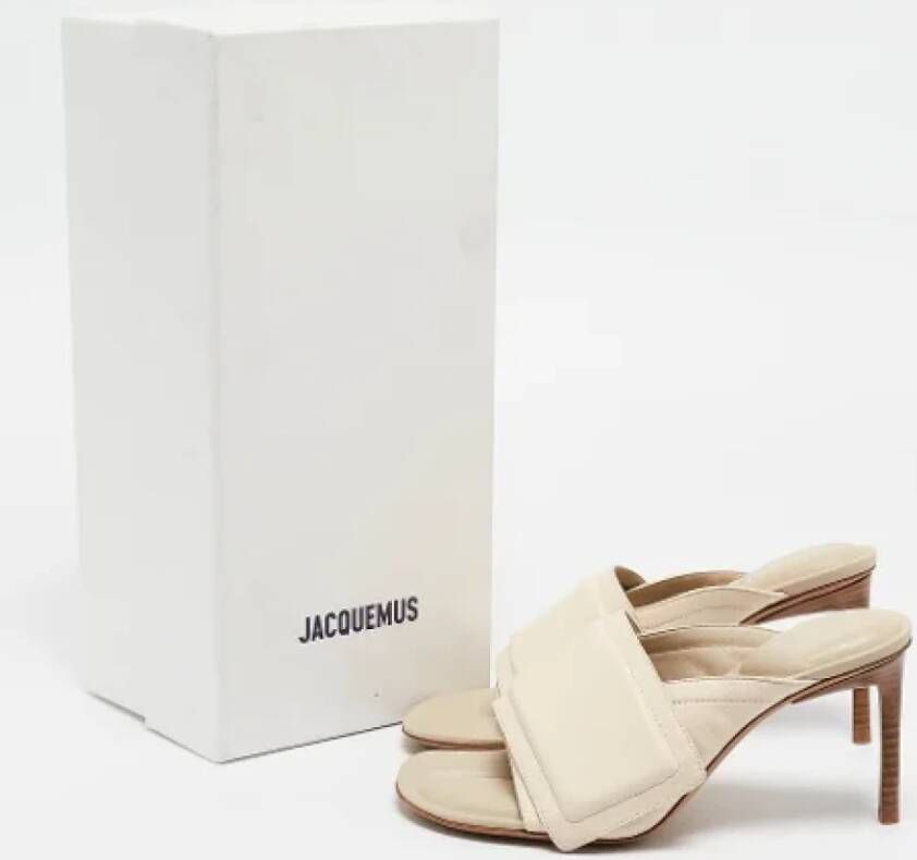 Jacquemus Pre-owned Leather sandals Beige Dames