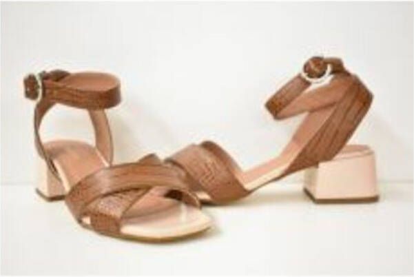 Janet & Janet Lage Schoenen Bruin Dames