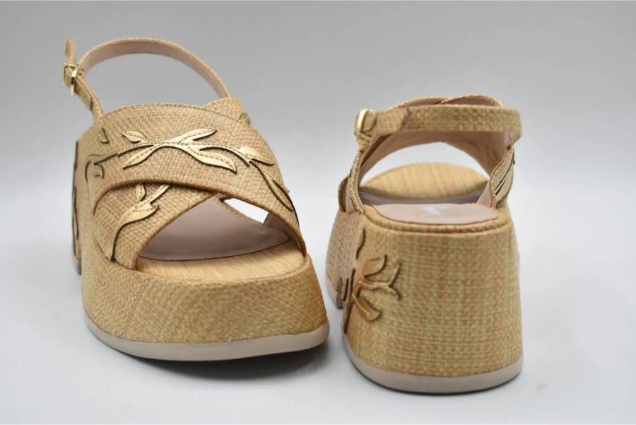 Jeannot Beige Sleehak Sandalen voor Vrouwen