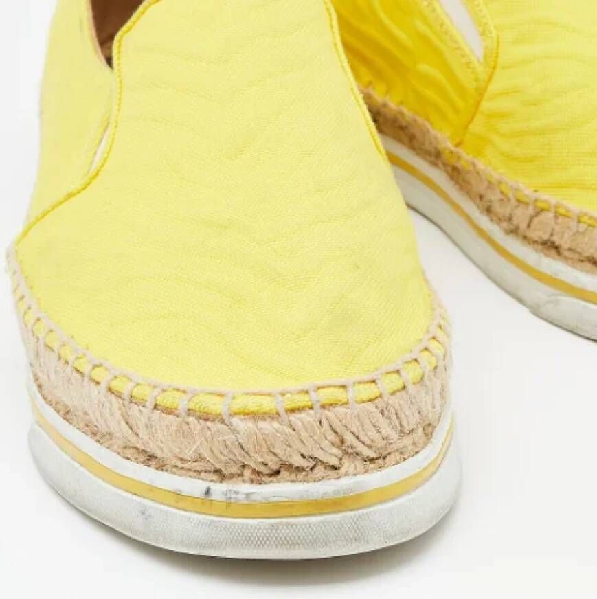 Jimmy Choo Pre-owned Canvas sneakers Yellow Dames