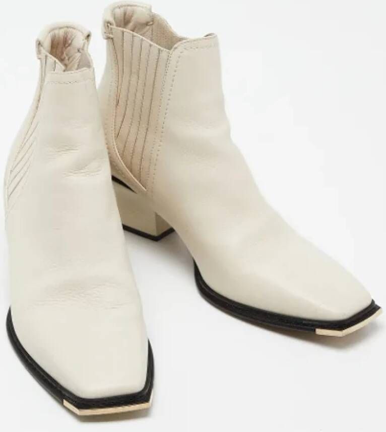 Jimmy Choo Pre-owned Leather boots White Dames