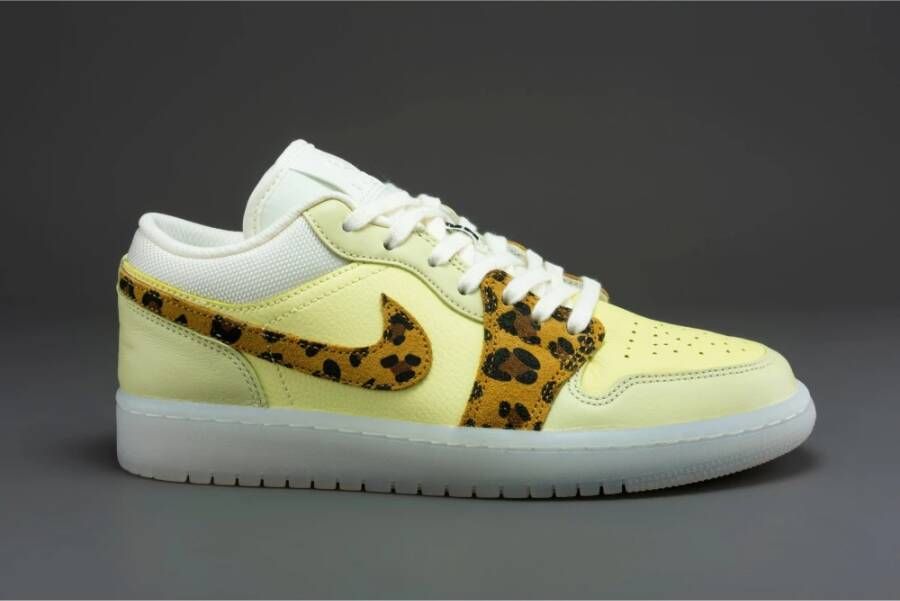 Jordan Air 1 Low Snkrs Day (W) Geel Dames