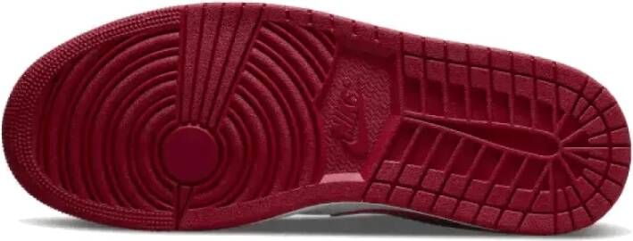 Jordan Cardinal Red Lage Top Sneakers
