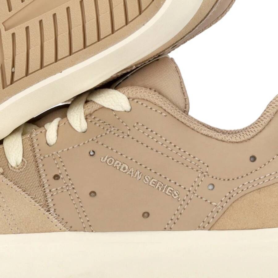 Jordan Desert Sneaker met Coconut Blue Accenten