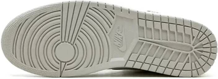 Jordan Klassieke witte cement hoge top sneakers