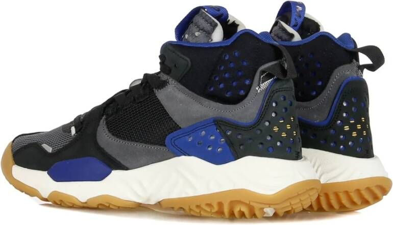 Jordan Mid High Sneaker