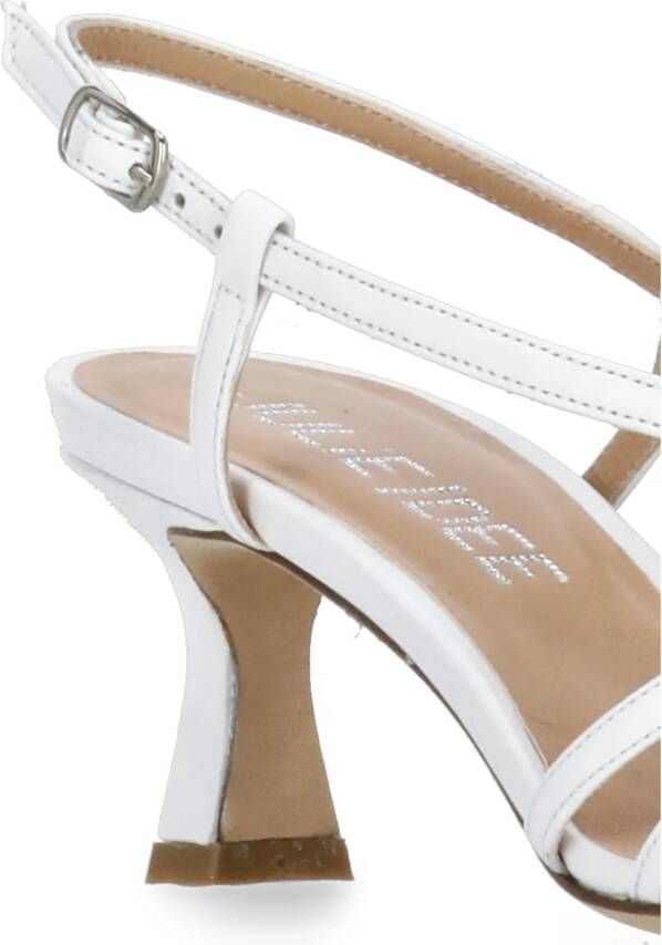 Julie Dee Witte suède leren sandalen met pijlneus