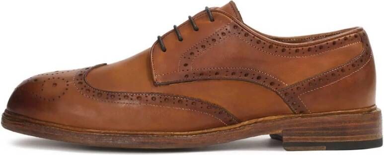 Kazar Bruine halfschoenen met openwerksieraden uit de Limited Collection