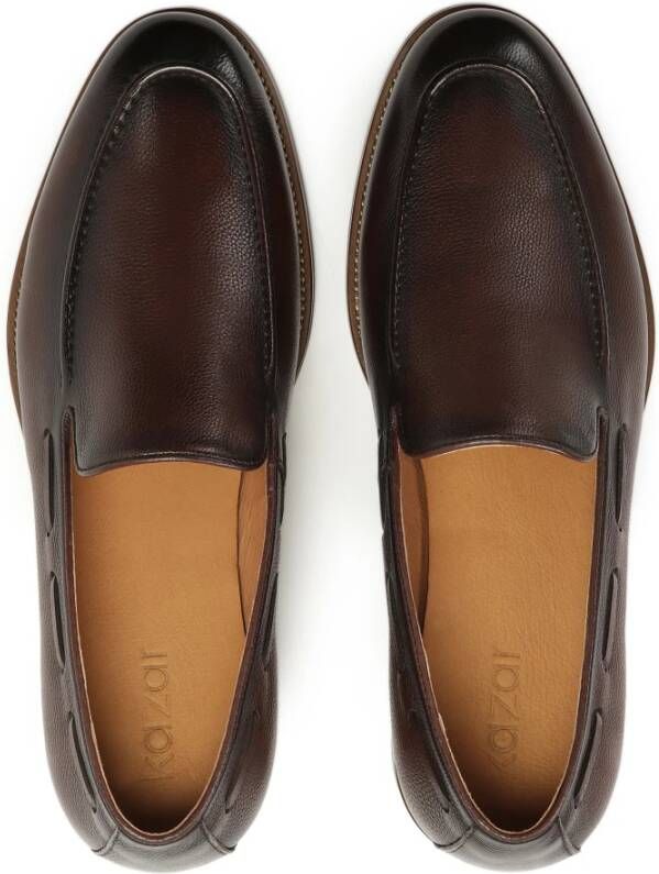 Kazar Bruine loafers met een teenband