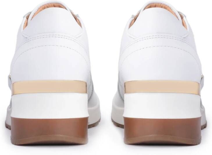 Kazar Dames witte leren sneakers op een verhoogde zool. White Dames
