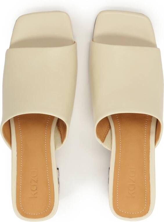Kazar Elegante slippers op een hak versierd met stenen