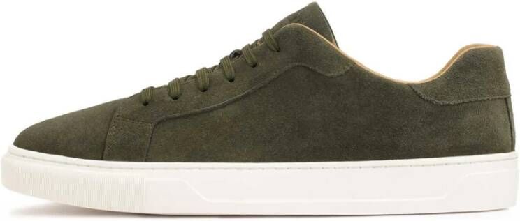 Kazar Khaki suède sneakers op een witte zool