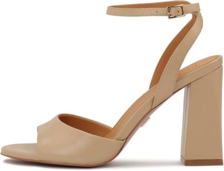 Kazar Klassieke beige sandalen op een paal