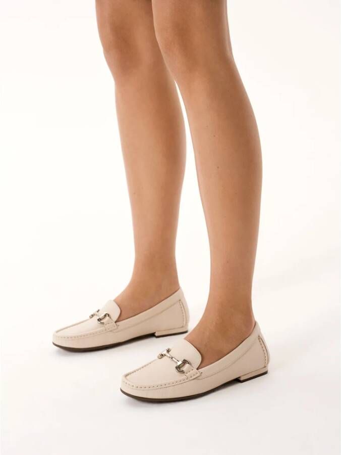 Kazar Leren mocassins met een metalen klem Beige Dames