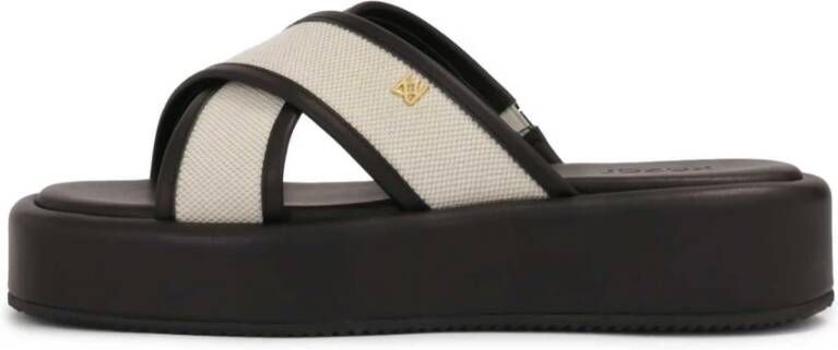 Kazar Leren teenslippers op een dikke zool met kruisbanden