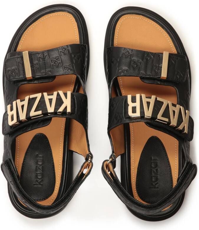 Kazar Sandalen versierd met metalen letters en reliëf Black Dames