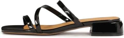 Kazar Slippers op een platte zool gemaakt van lakleer