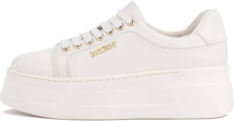 Kazar Witte leren sneakers op een dikke zool