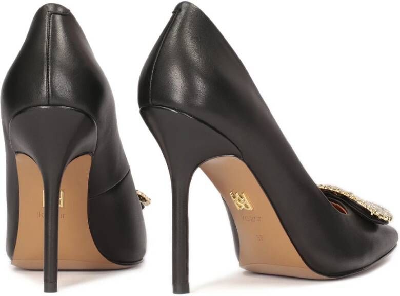 Kazar Zwarte leren pumps met een sieradenversiering