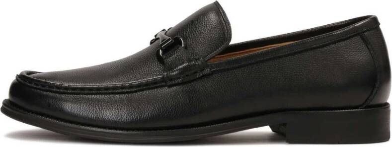 Kazar Zwarte loafers met metalen versiering