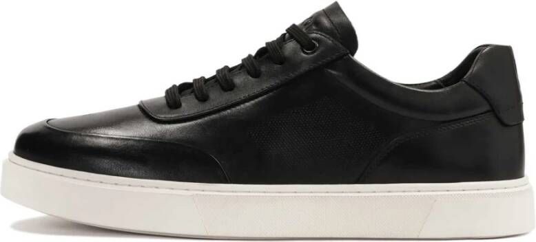 Kazar Zwarte sneakers op een witte zool