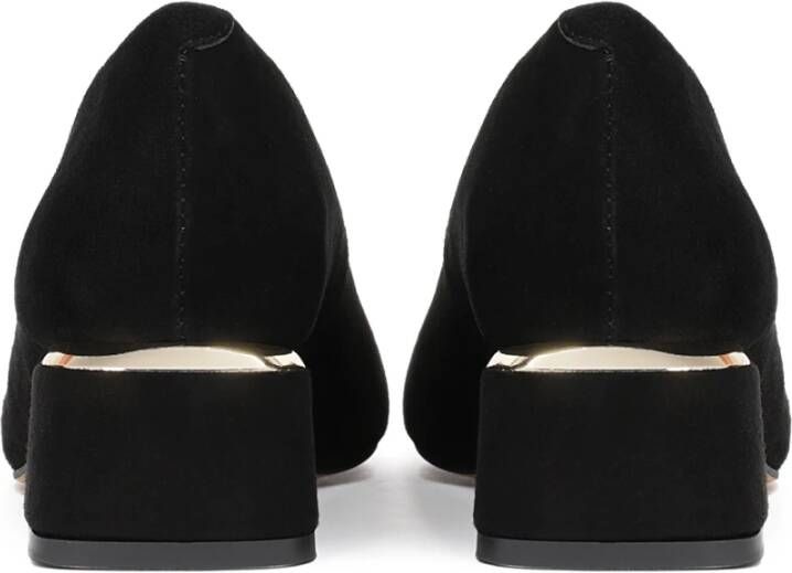 Kazar Zwarte Suède Metalen Inzet Lage Hak Pumps Black Dames